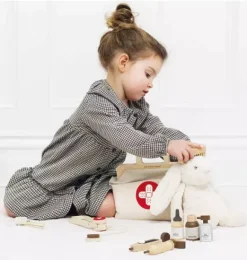 Janie and Jack Imaginary Play-Animal Vet Set &ndash; 10 Piece wood