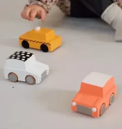 Janie and Jack Vehicles-Kuruma Wooden Wind-Up Toy Car - Natural multi
